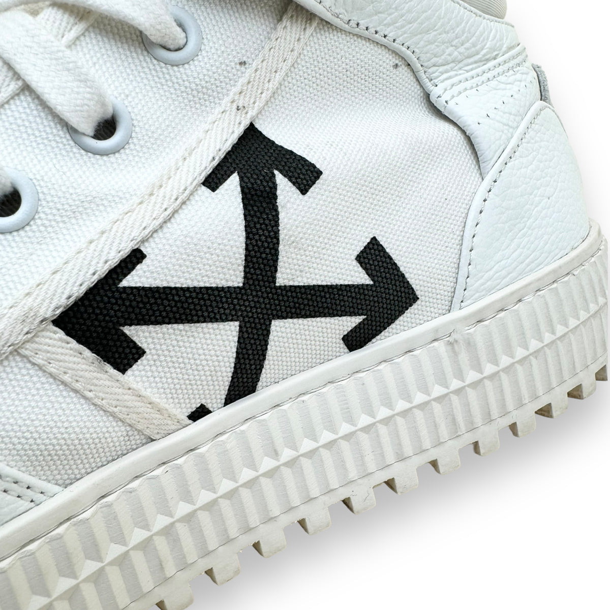 OFF-WHITE OFF-COURT LEATHER HIGH TOP SNEAKER WHITE UK9
