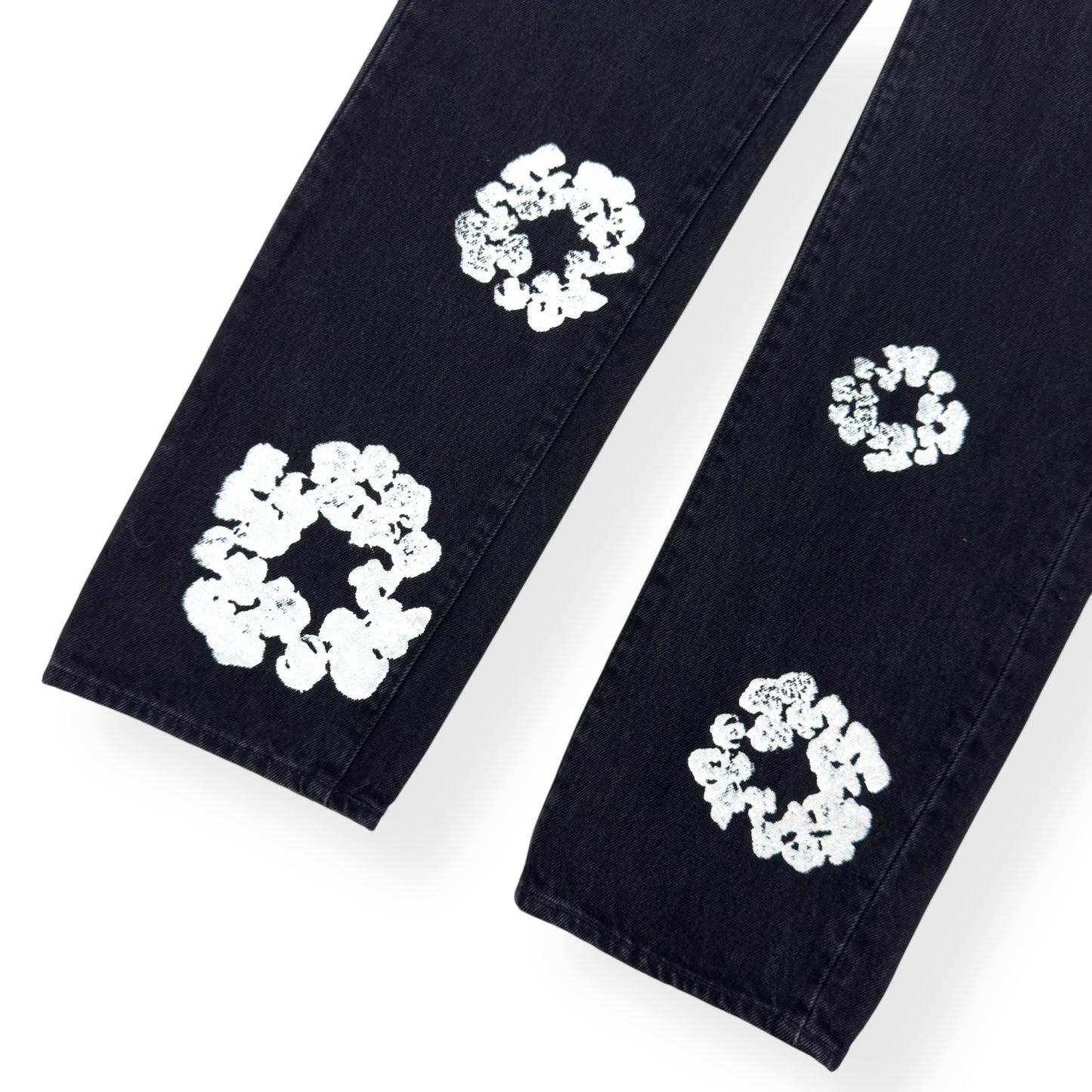 DENIM TEARS X LEVIS COTTON WREATH DENIM JEANS BLACK / WHITE W34”