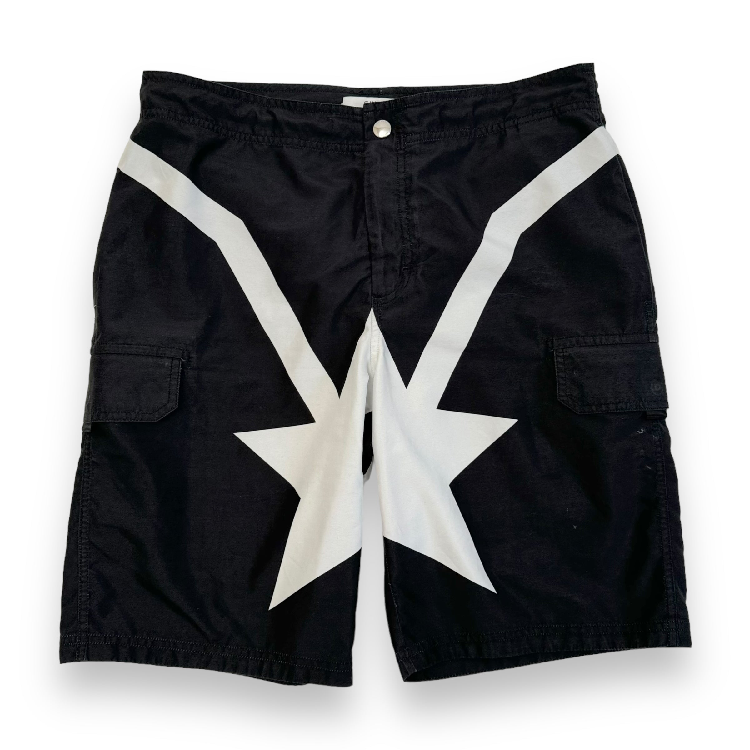 GIVENCHY STAR PATCH SHORTS BLACK / WHITE M