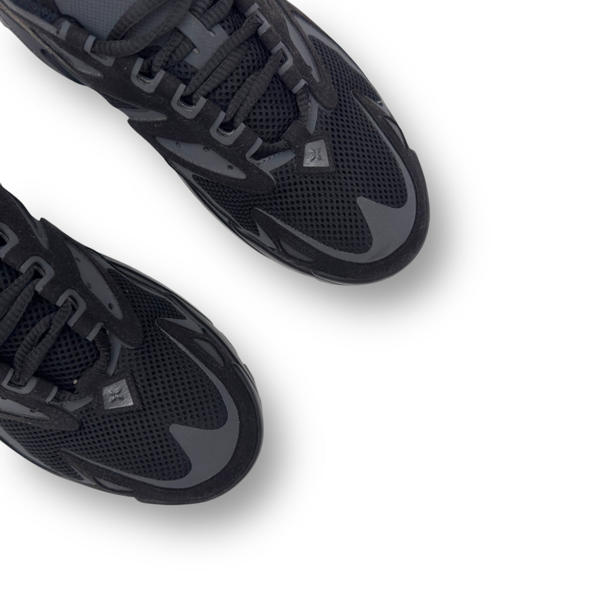 LOUIS VUITTON LV RUNNER TATIC SNEAKER BLACK UK7.5