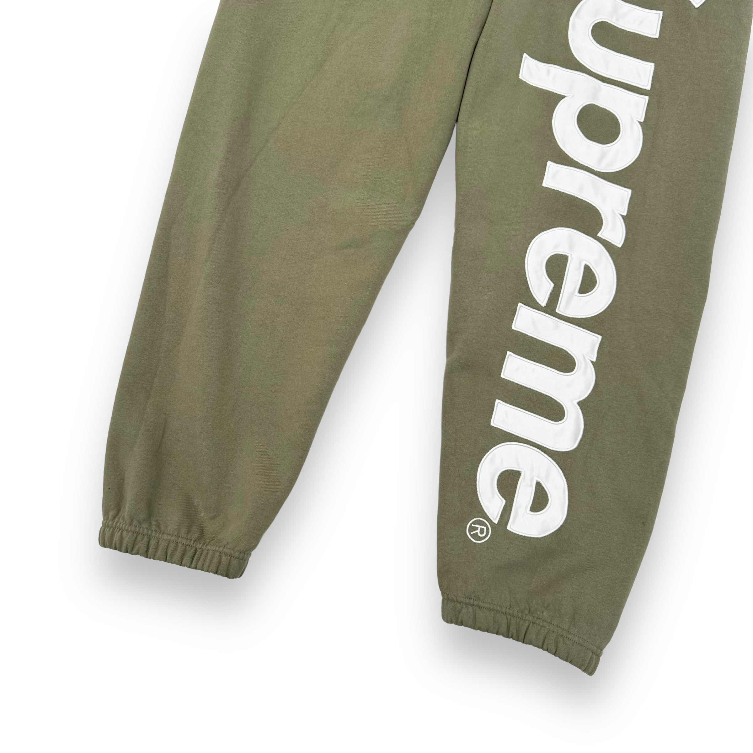 SUPREME SATIN APPLIQUÉ SWEATPANTS OLIVE M