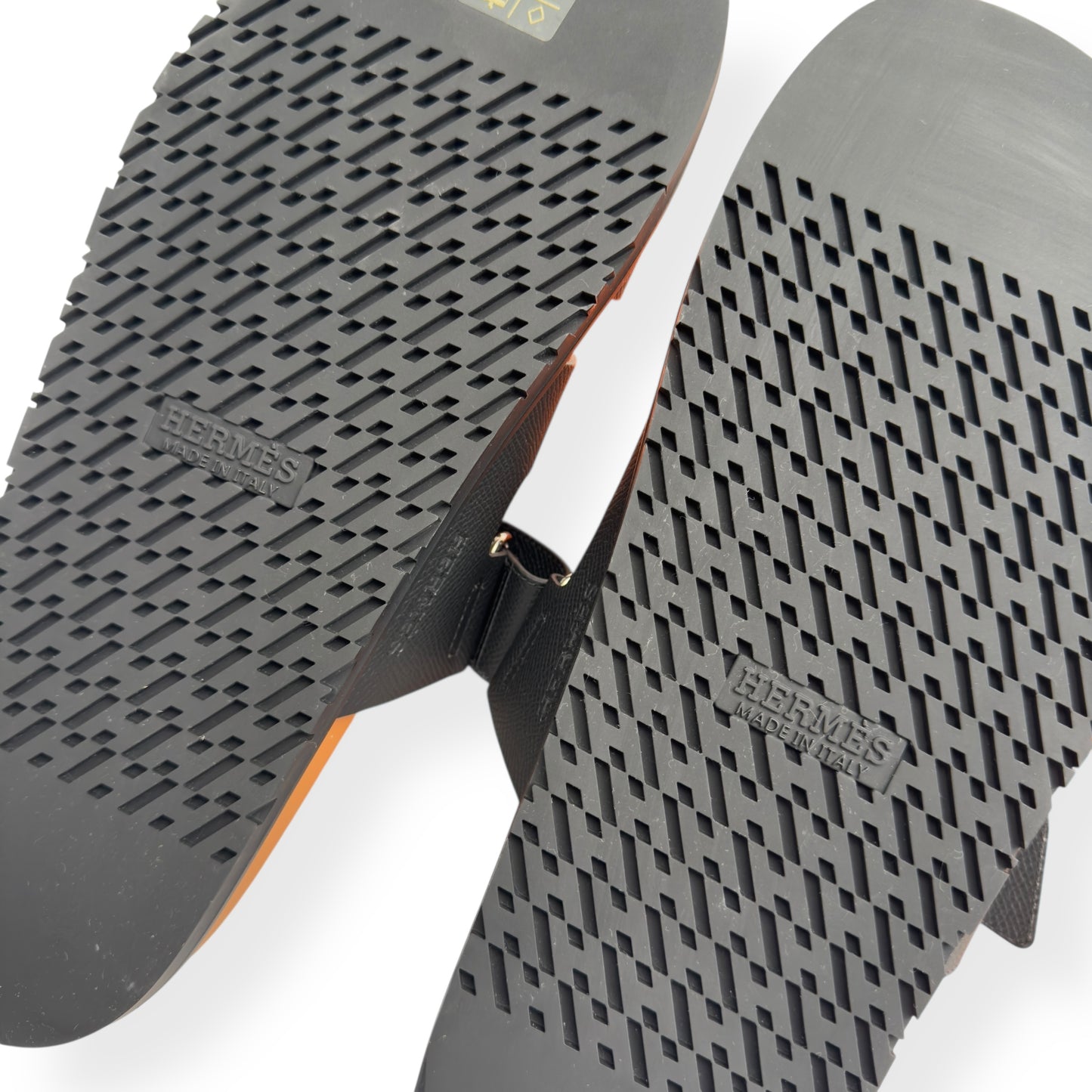 HERMÈS CHYPRE SANDALS NATUREL / BLACK 42 / UK8
