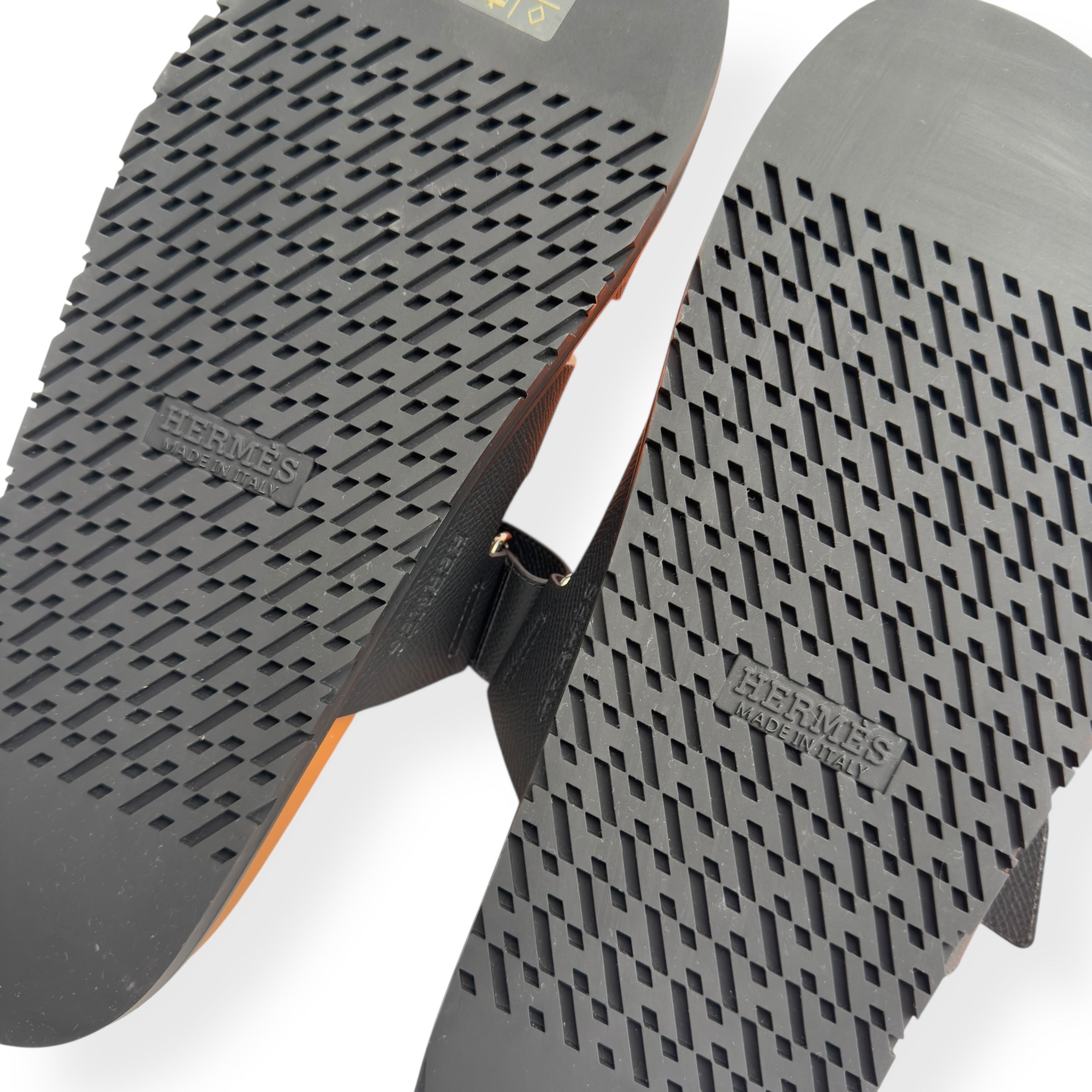 HERMÈS CHYPRE SANDALS NATUREL / BLACK 42 / UK8