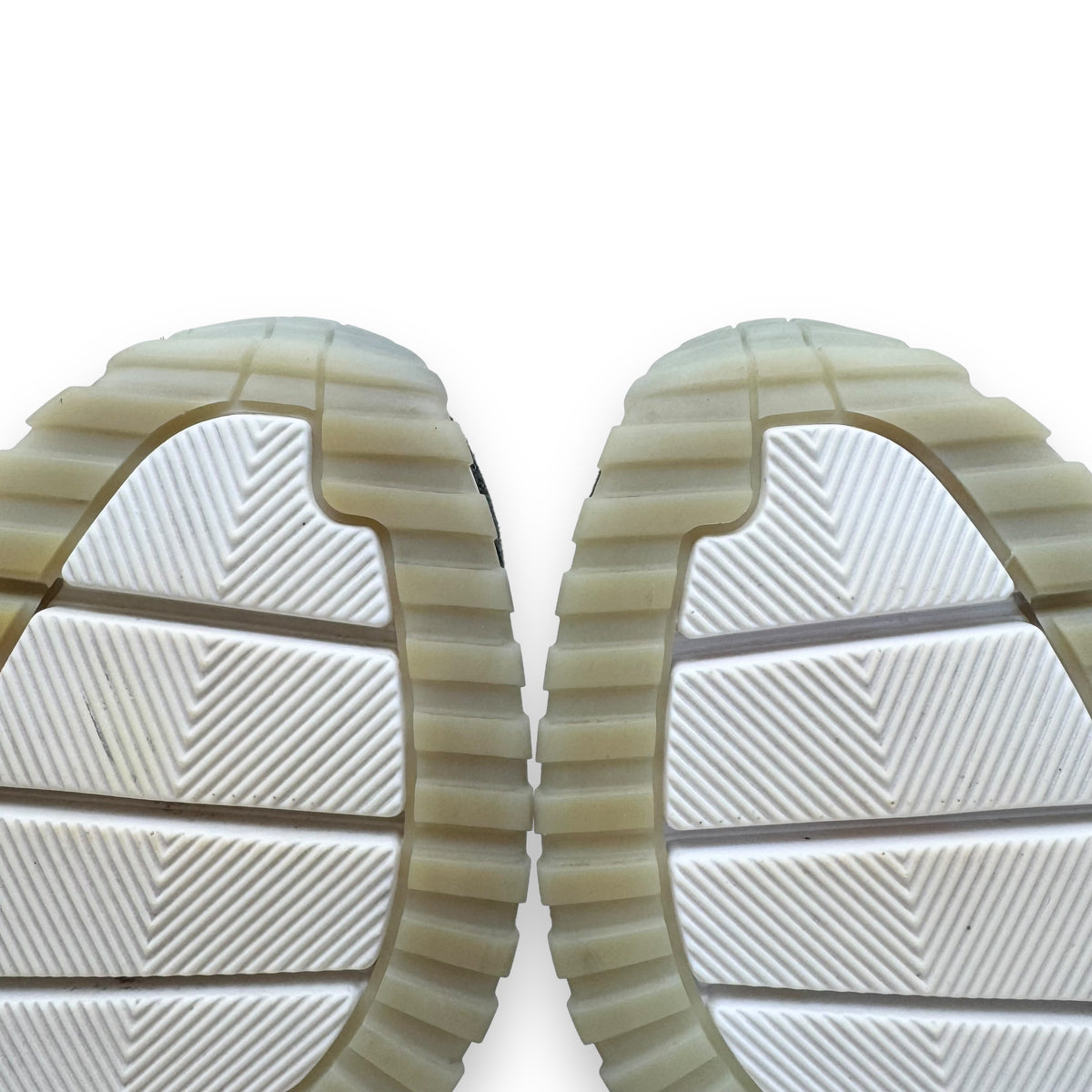 LOUIS VUITTON V.N.R TECHNICAL KNIT SNEAKER BLACK UK8.5