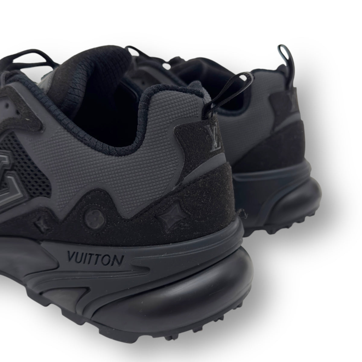 LOUIS VUITTON LV RUNNER TATIC SNEAKER BLACK UK7.5