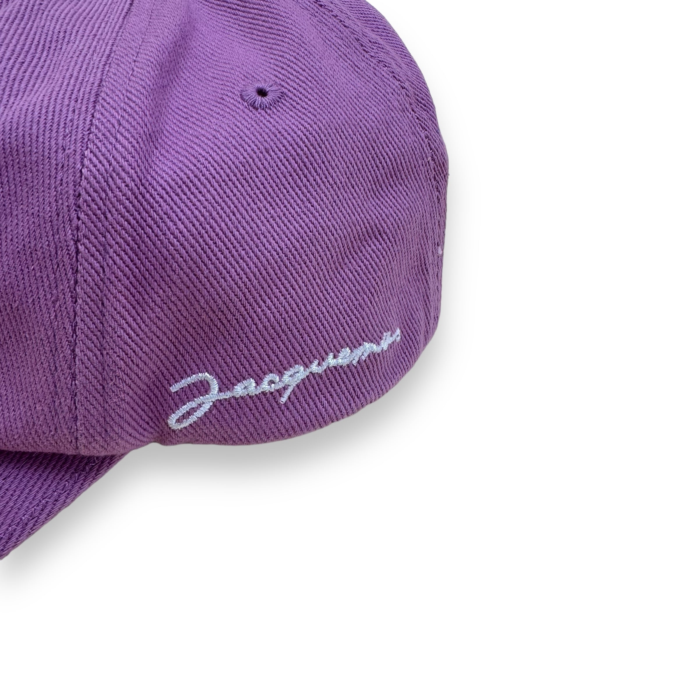 JACQUEMUS SCRIPT EMBROIDERED LOGO CAP PURPLE