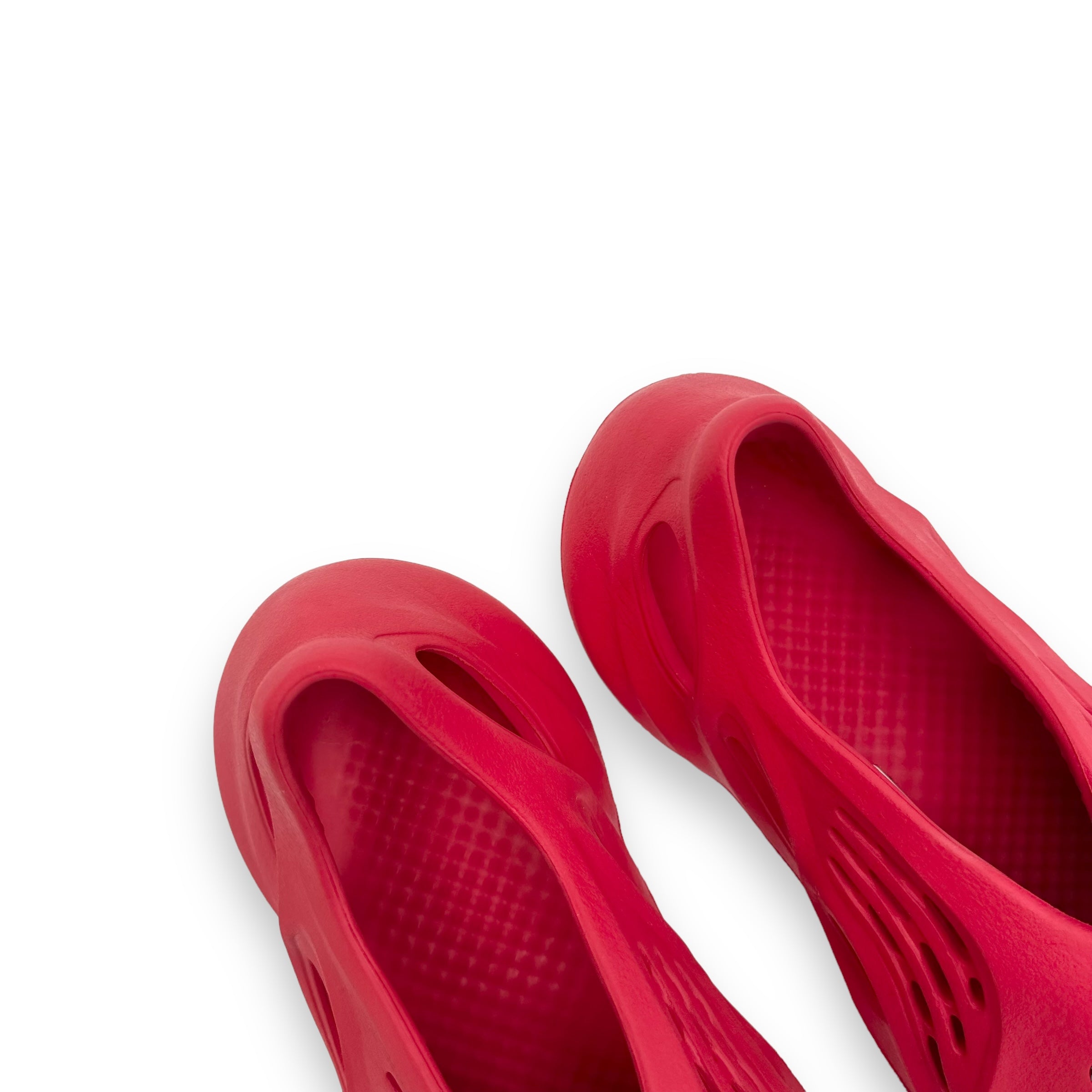 ADIDAS YEEZY FOAM RUNNER VERMILLION RED UK9