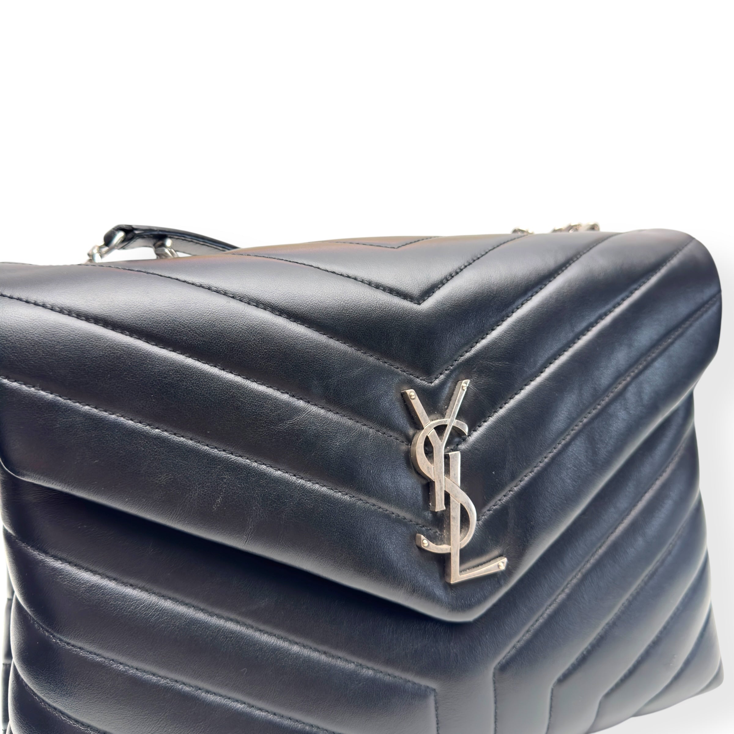 SAINT LAURENT LOULOU QUILTED LEATHER SHOULDER BAG BLACK / SILVER M
