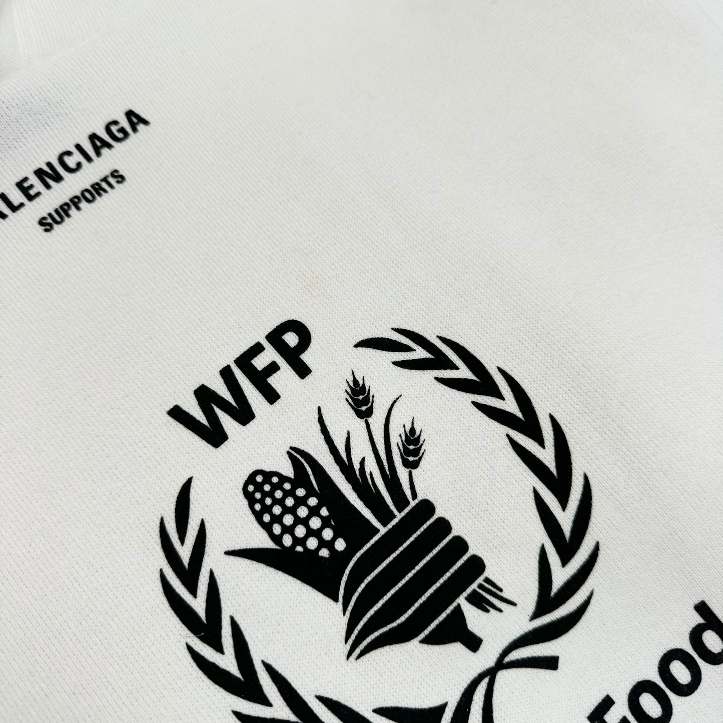 BALENCIAGA OVERSIZED WORLD FOOD PROGRAMME HOODIE WHITE / BLACK XS