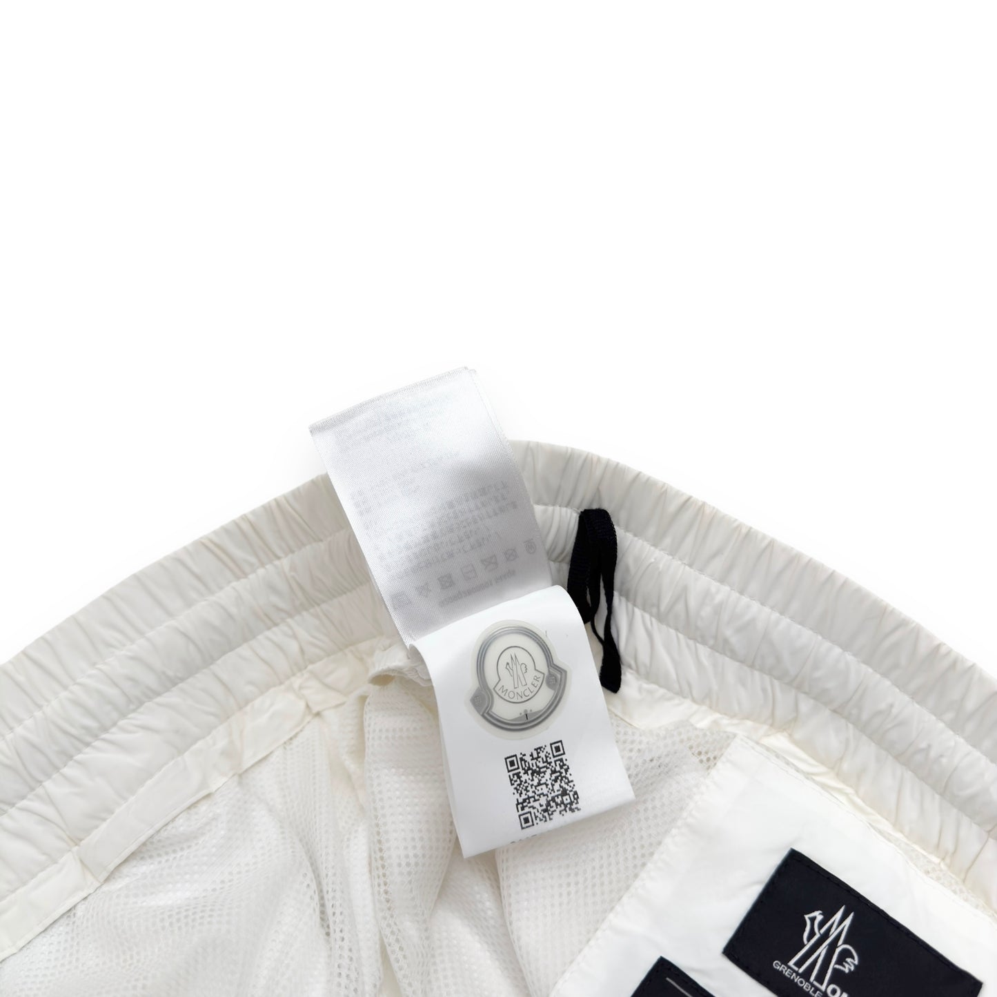 MONCLER GRENOBLE DAY-NAMIC NYLON SHORTS WHITE L