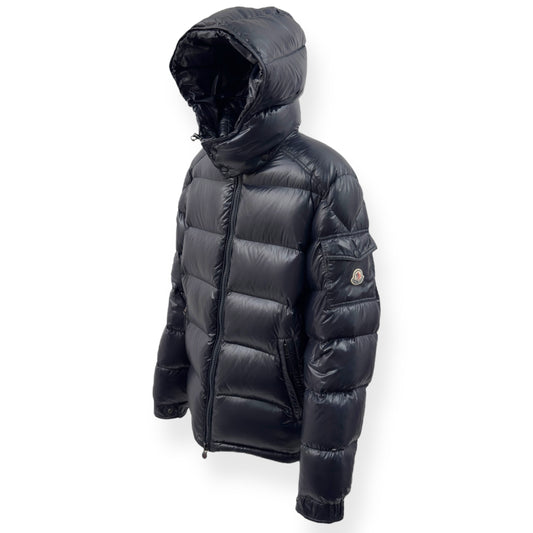 MONCLER MAYA HOODED SHORT DOWN PUFFER JACKET NAVY 5 / XL