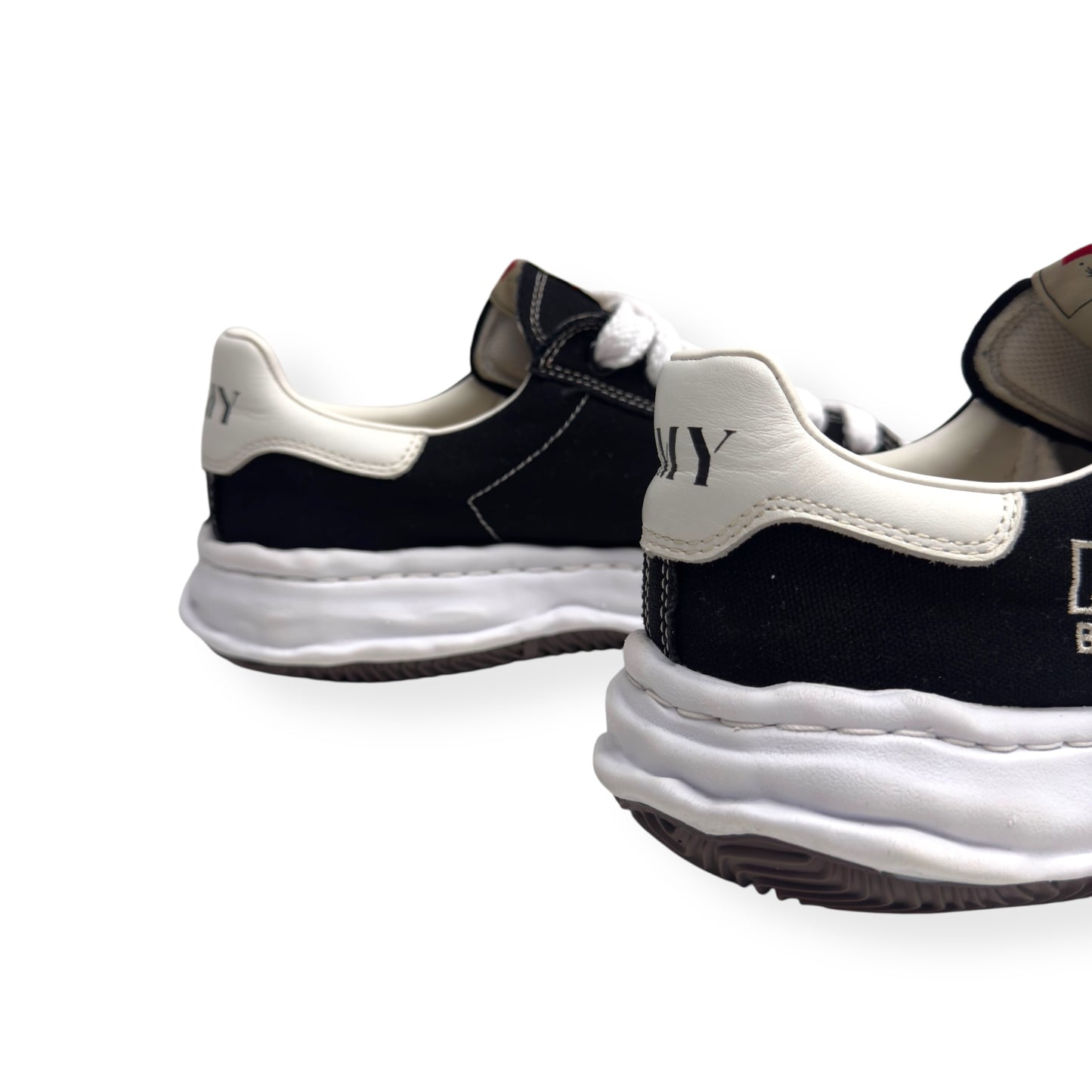 MAISON MIHARA YASUHIRO BLAKEY OG SOLE SNEAKER BLACK / WHITE 43 / UK9