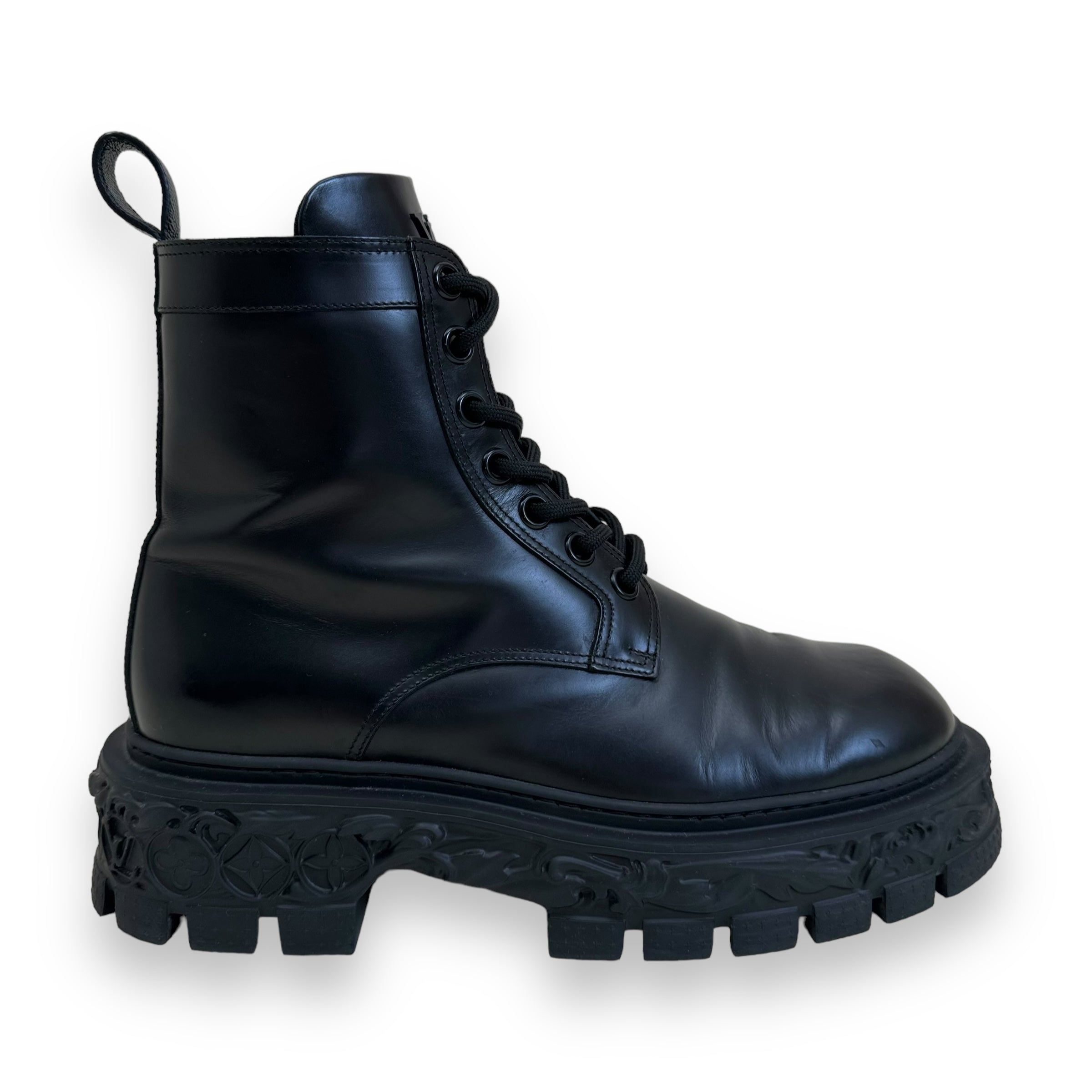 LOUIS VUITTON BARAQUE LEATHER RANGER BOOTS BLACK UK10