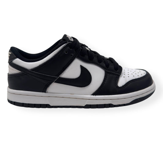NIKE DUNK LOW TOP SNEAKER PANDA UK5
