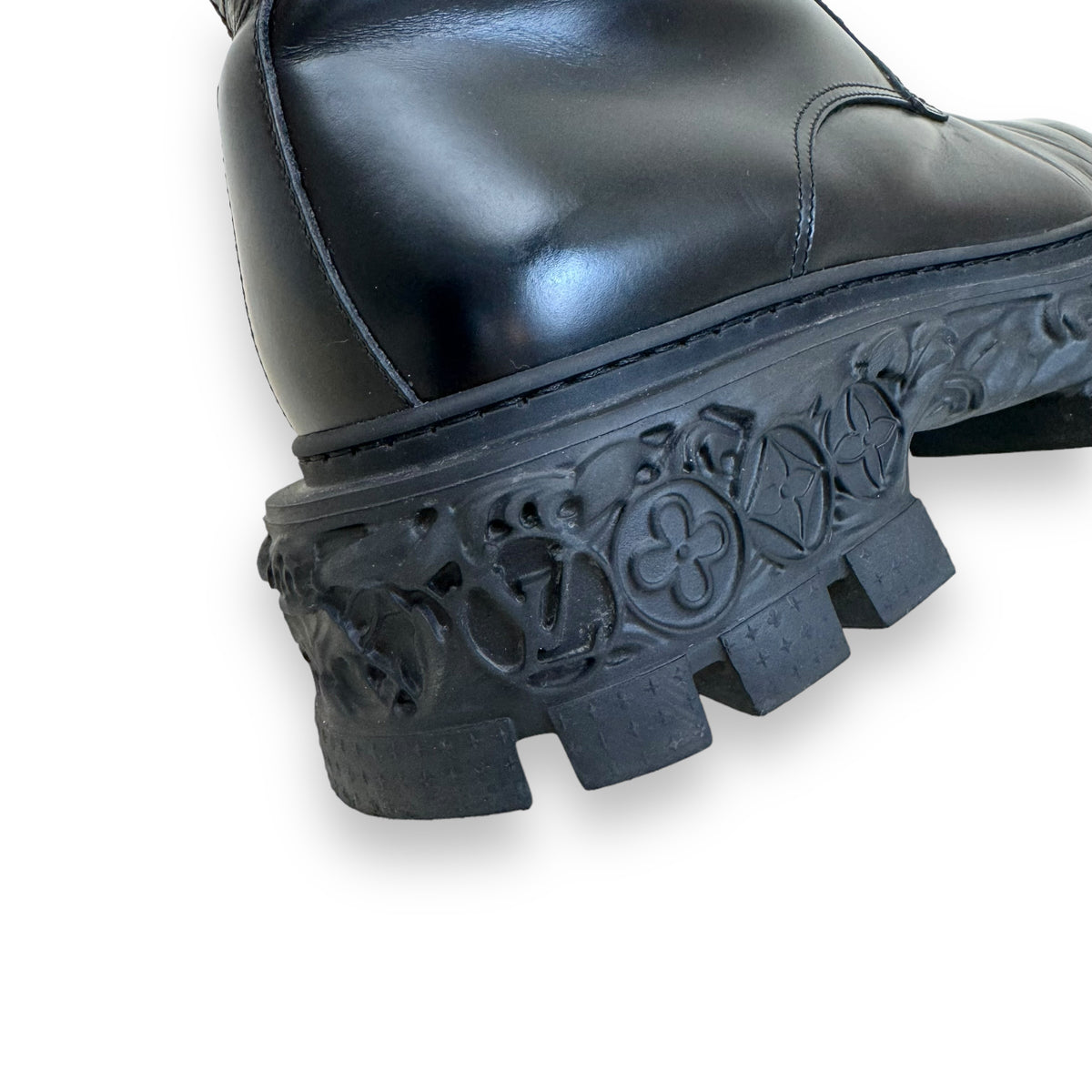 LOUIS VUITTON BARAQUE LEATHER RANGER BOOTS BLACK UK10