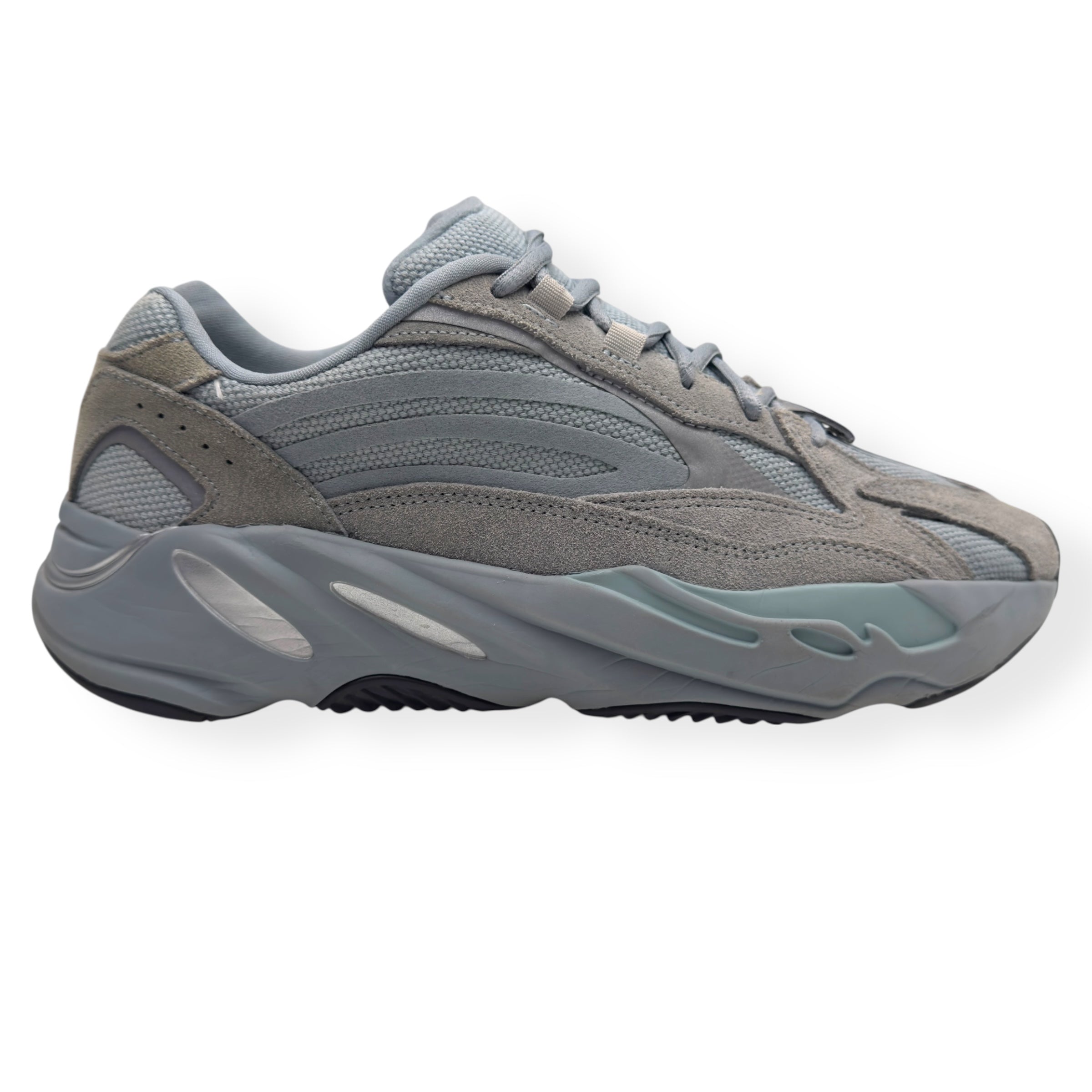 YEEZY BOOST 700 V2 SNEAKER HOSPITAL BLUE UK9.5