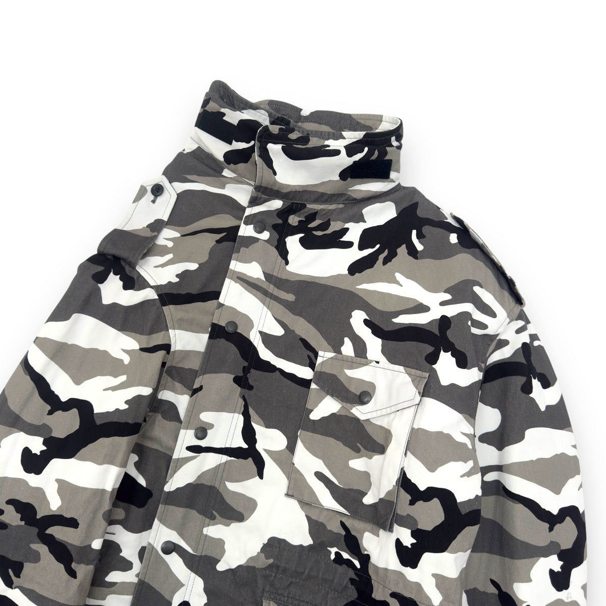 BALENCIAGA OVERSIZED OFF THE SHOULDER SNOW CAMO JACKET WHITE / BLACK XS