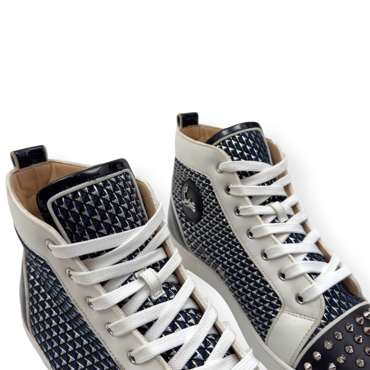 CHRISTIAN LOUBOUTIN LOUIS JUNIOR SPIKES SNEAKER WHITE / NAVY / BLACK 43 / UK9