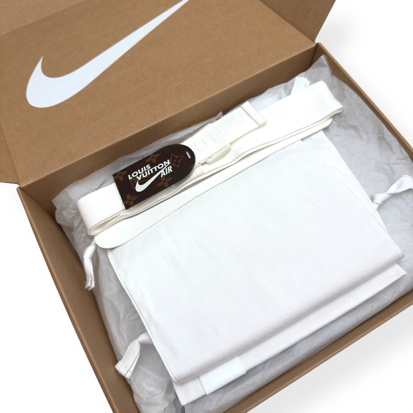 LOUIS VUITTON X NIKE AIR FORCE 1 SNEAKER WHITE UK7 / US8