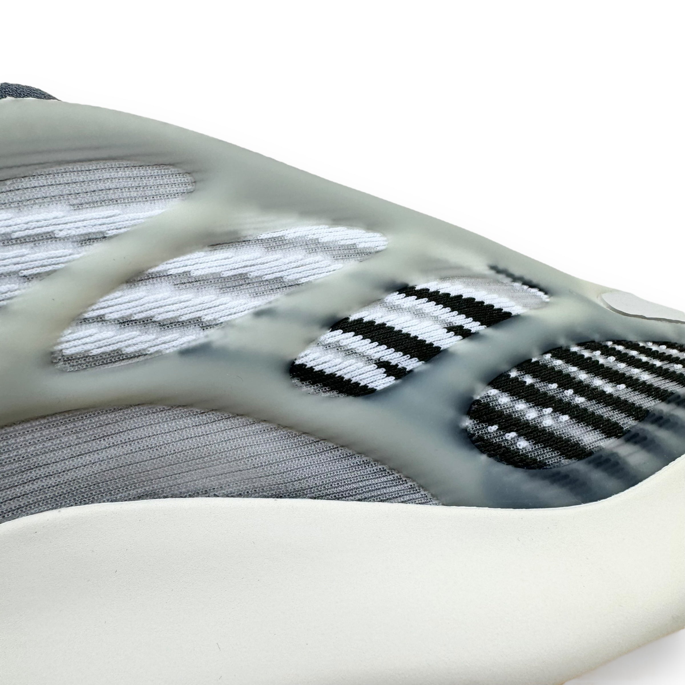 ADIDAS YEEZY 700 SNEAKER FADE SALT UK9.5