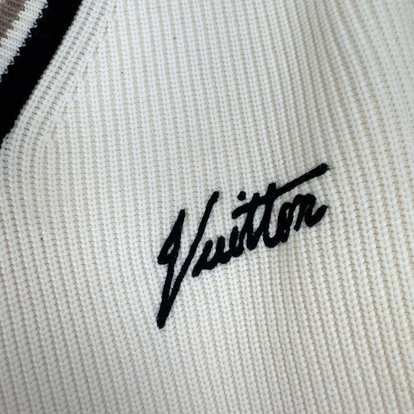 LOUIS VUITTON OVERSIZED V-NECK WOOL SWEATER WHITE S