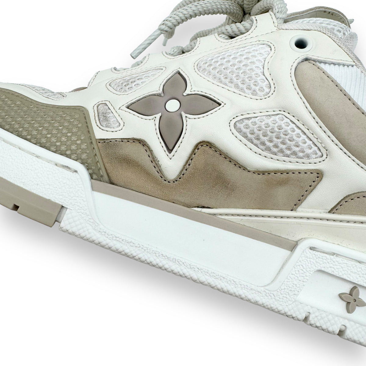 LOUIS VUITTON LV SKATE SNEAKER BEIGE / WHITE UK6