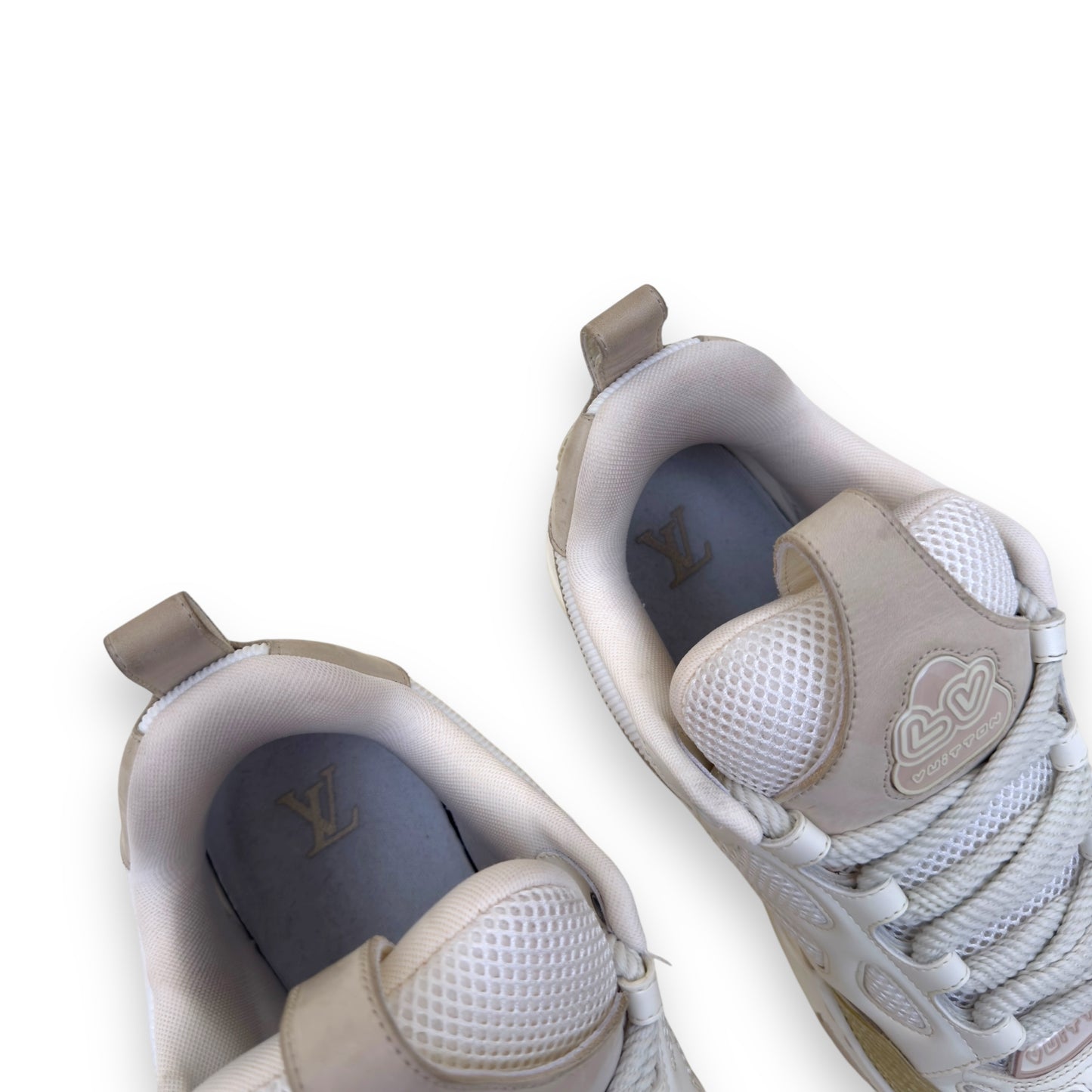 LOUIS VUITTON LV SKATE SNEAKER BEIGE / WHITE UK7