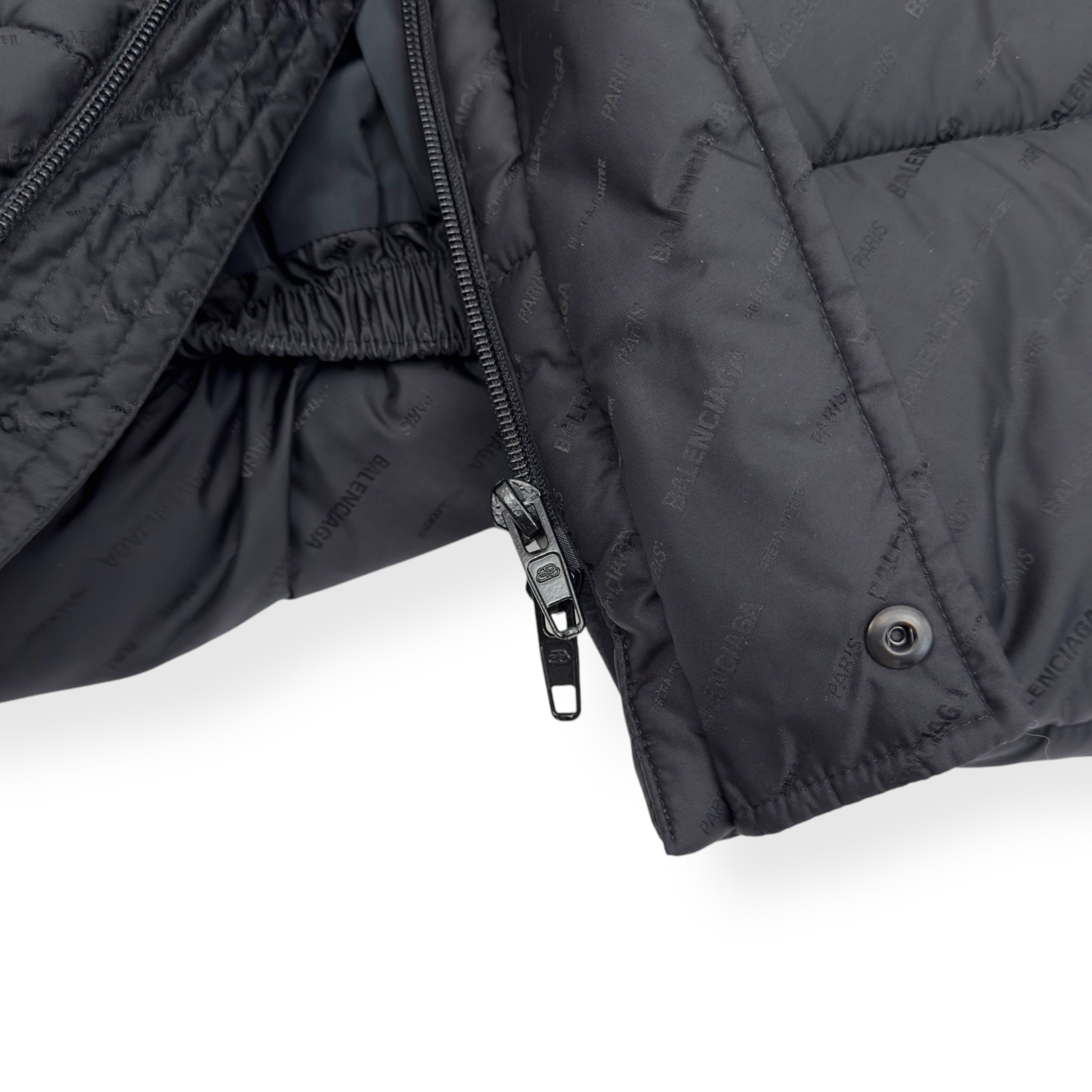 BALENCIAGA OVERSIZED QUILTED LOGO-JACQUARD SHELL PUFFER JACKET BLACK 46 / XS