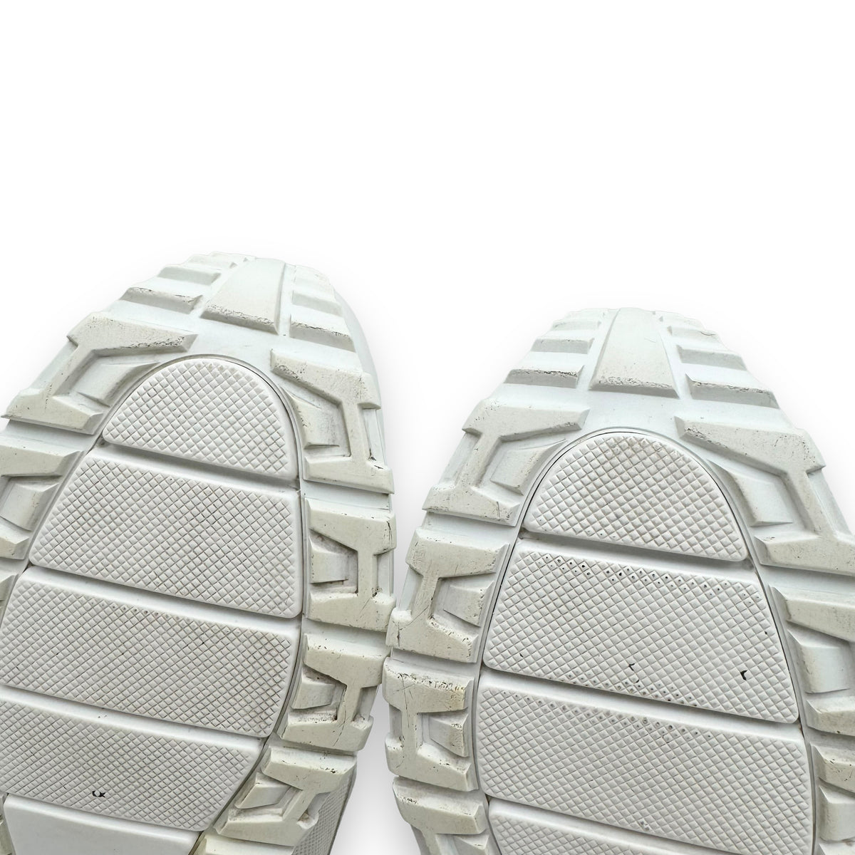 LOUIS VUITTON RUN AWAY LEATHER SNEAKER WHITE UK8.5