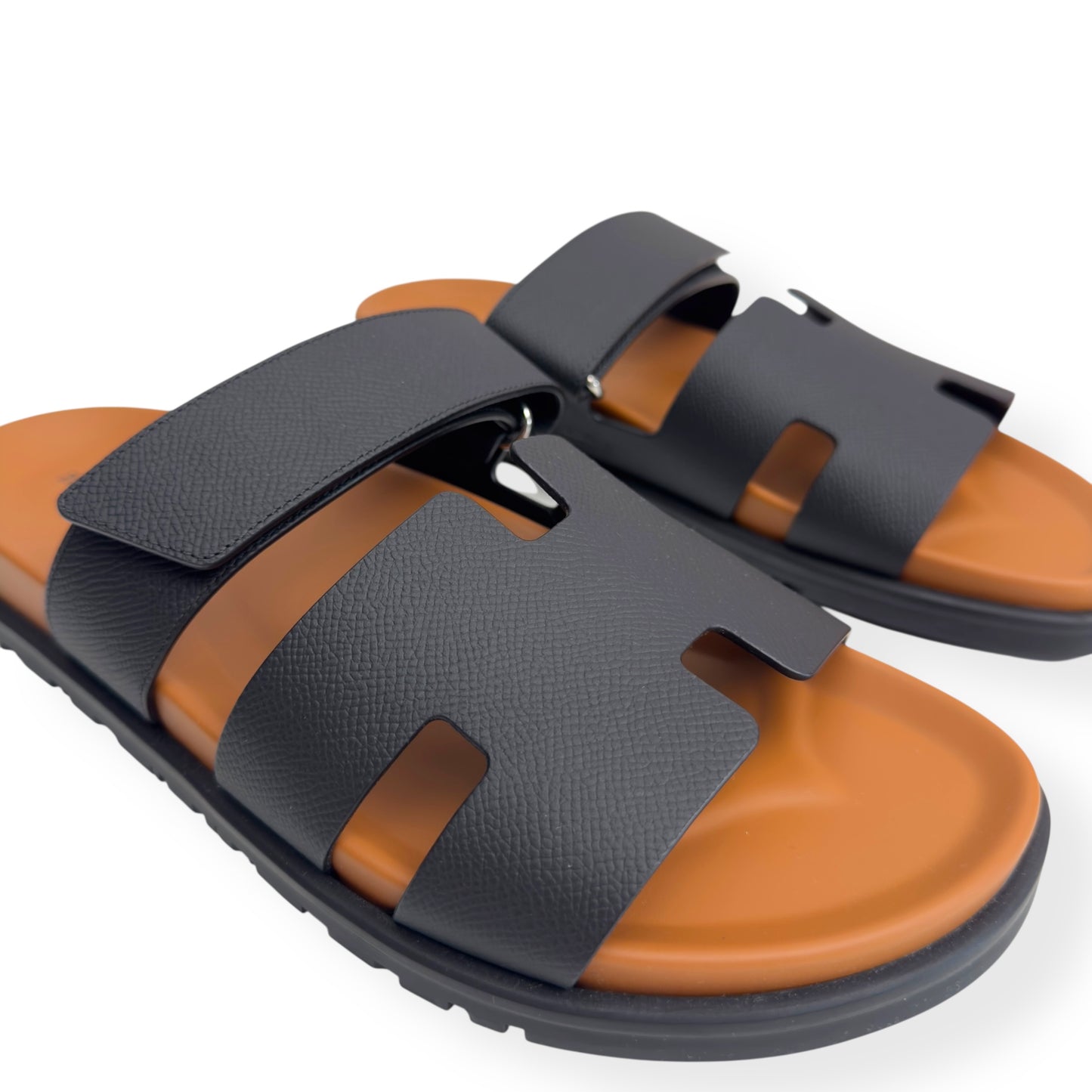 HERMÈS CHYPRE SANDALS NATUREL / BLACK 42 / UK8