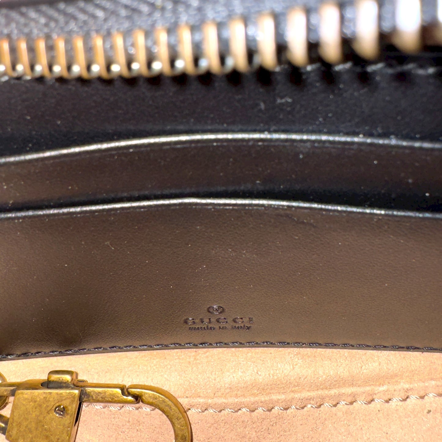 GUCCI CHEVRON LEATHER GG MARMONT HALF-MOON BAG BLACK MINI