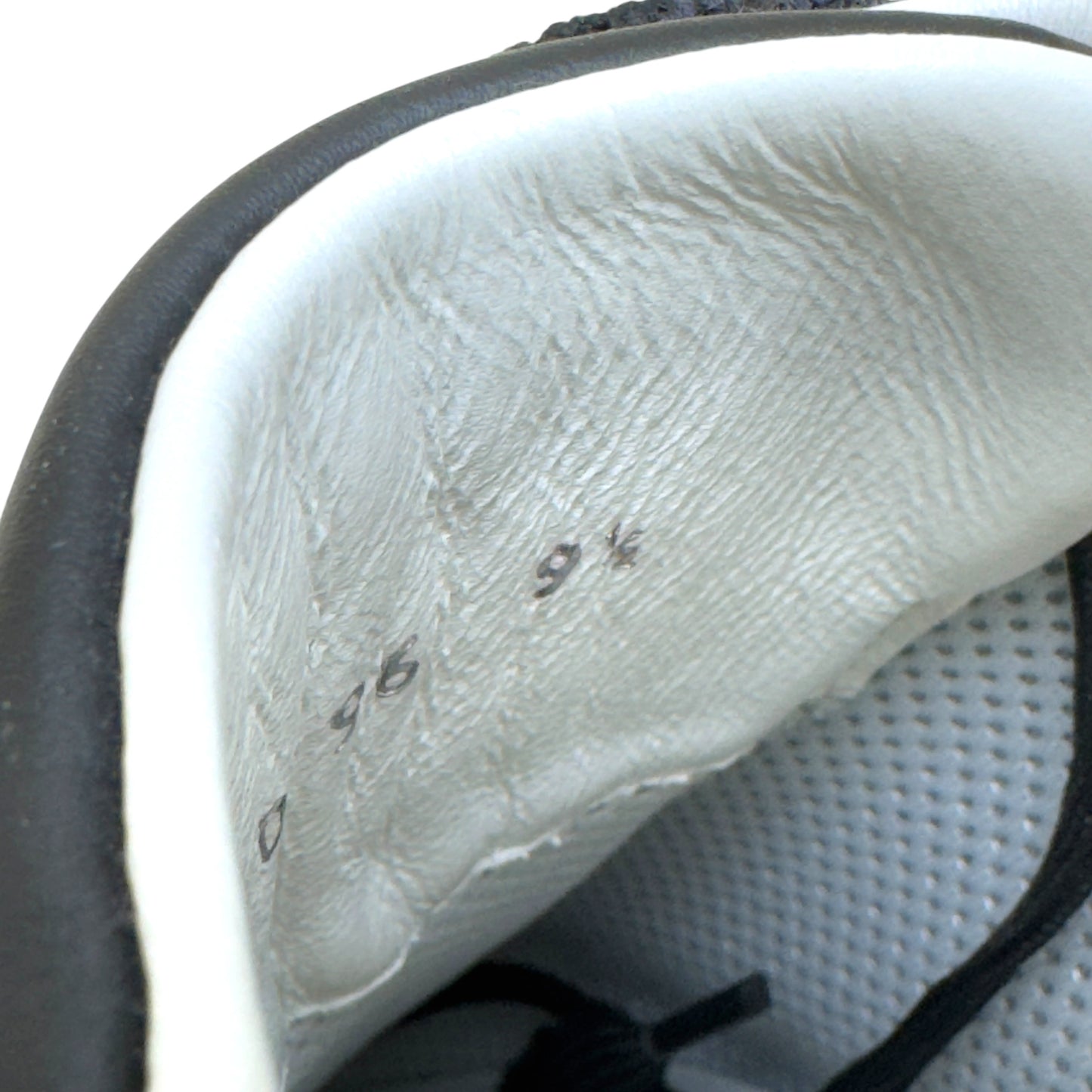 LOUIS VUITTON DAMIER MESH RUN AWAY SNEAKER BLACK UK9.5