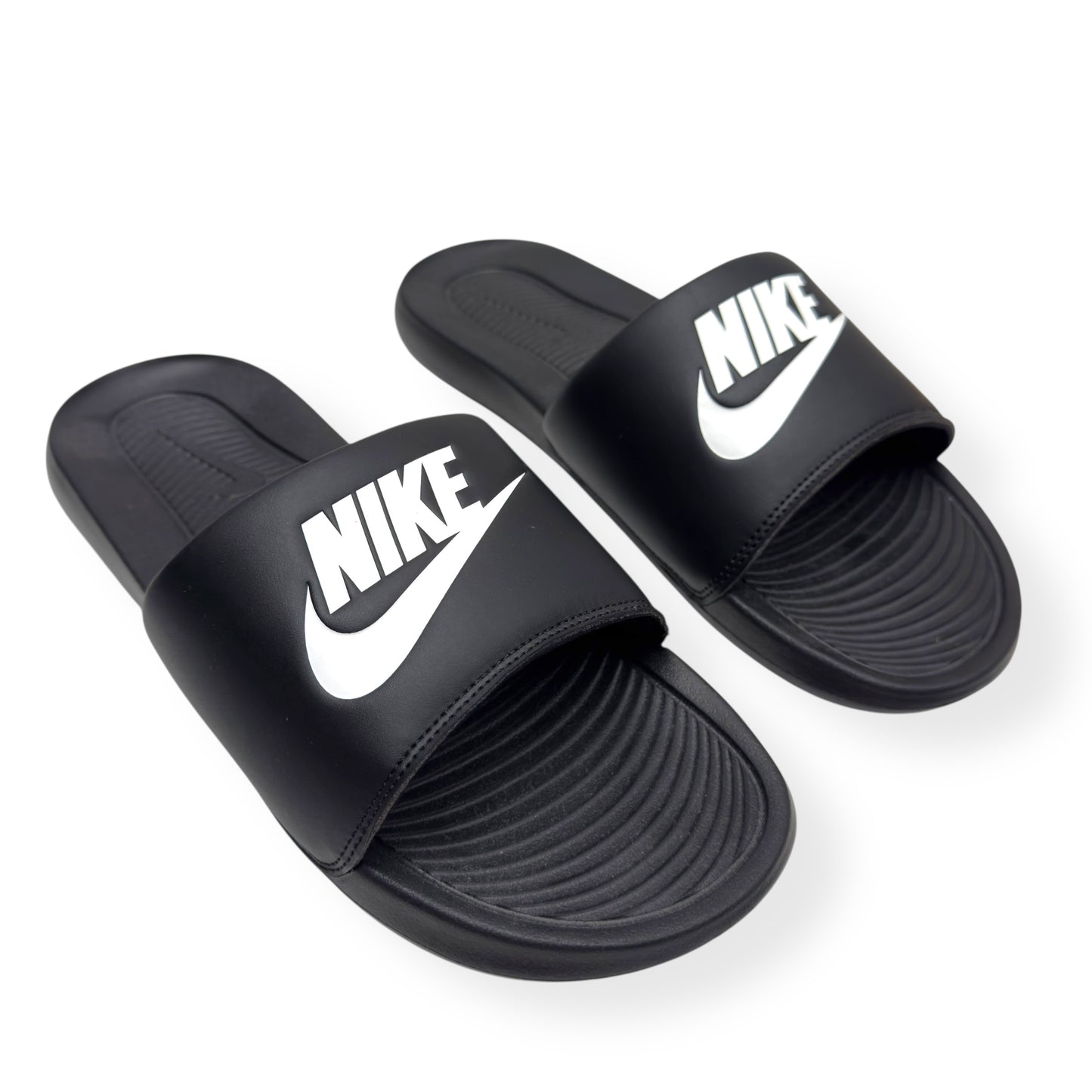 NIKE VICTORI ONE SLIDES BLACK / WHITE UK11