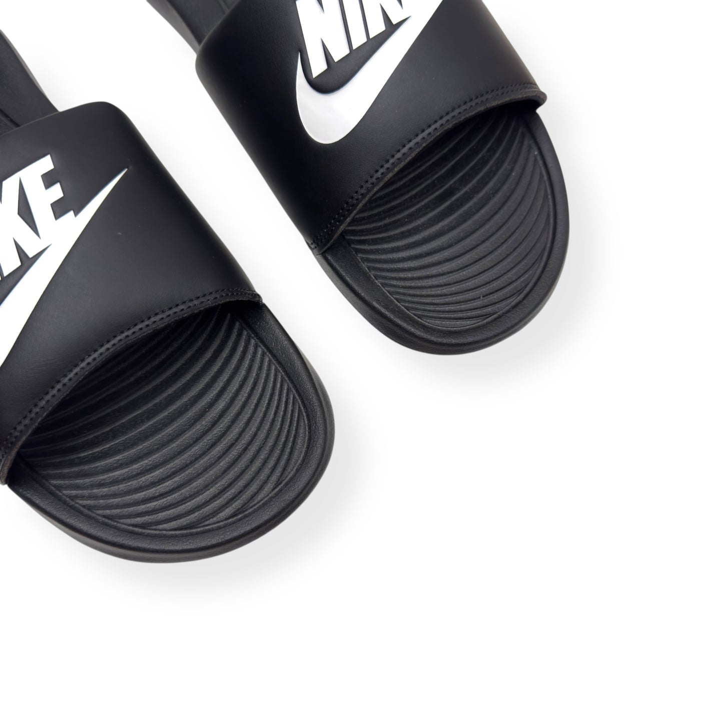 NIKE VICTORI ONE SLIDES BLACK / WHITE UK11