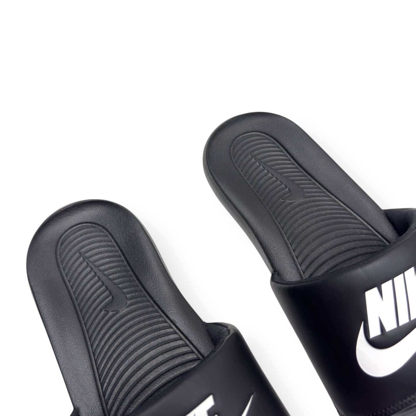 NIKE VICTORI ONE SLIDES BLACK / WHITE UK11