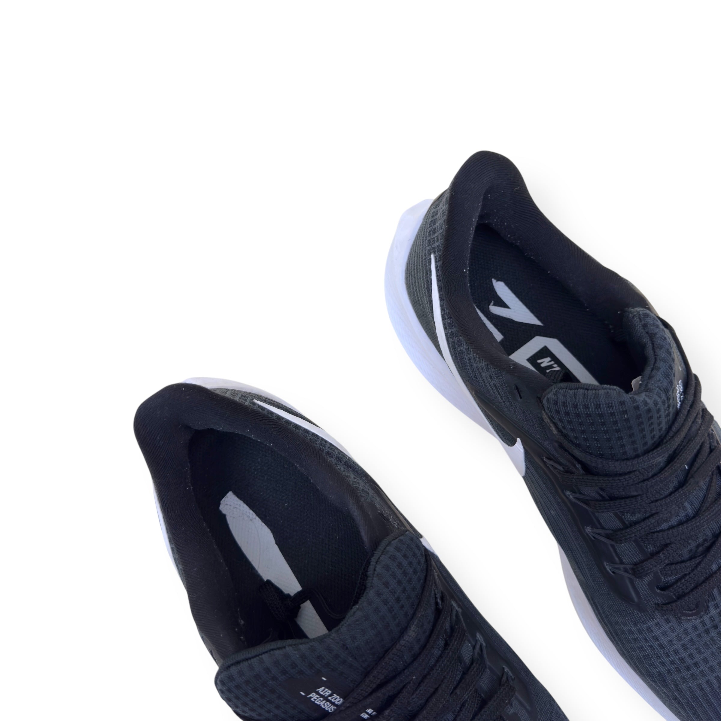 NIKE AIR ZOOM PEGASUS 39 RUNNING SHOE BLACK / WHITE UK10.5