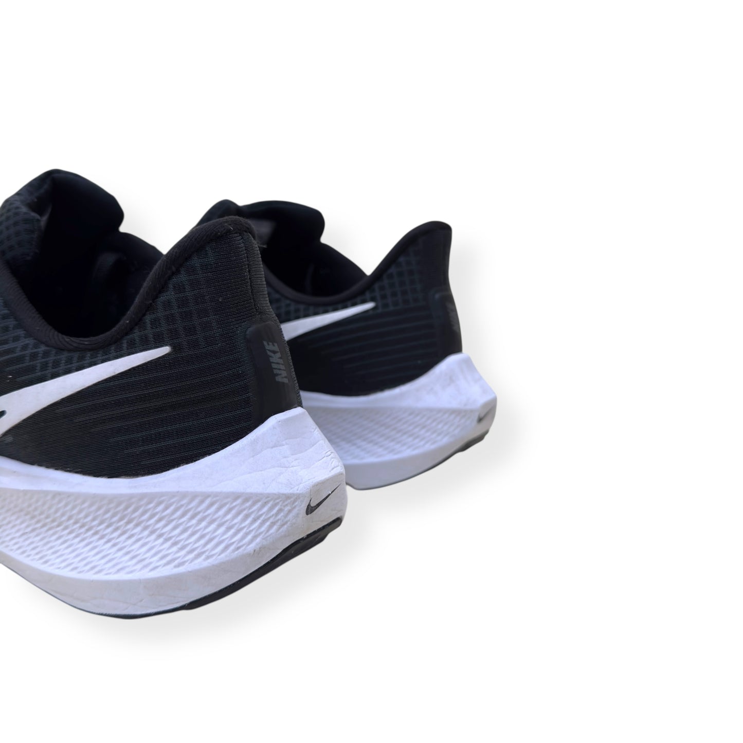 NIKE AIR ZOOM PEGASUS 39 RUNNING SHOE BLACK / WHITE UK10.5